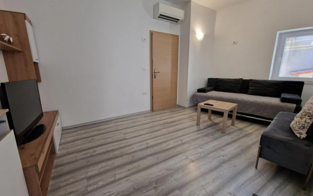 Secret Garden Apartment