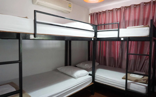 Baan Park Raak Backpacker Hostel