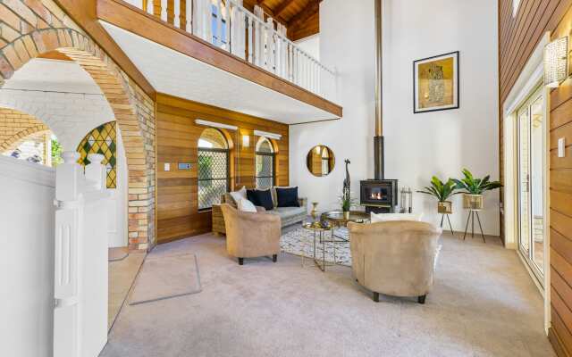 Waterfront Family Entertainer   5 Bedroom   Pool