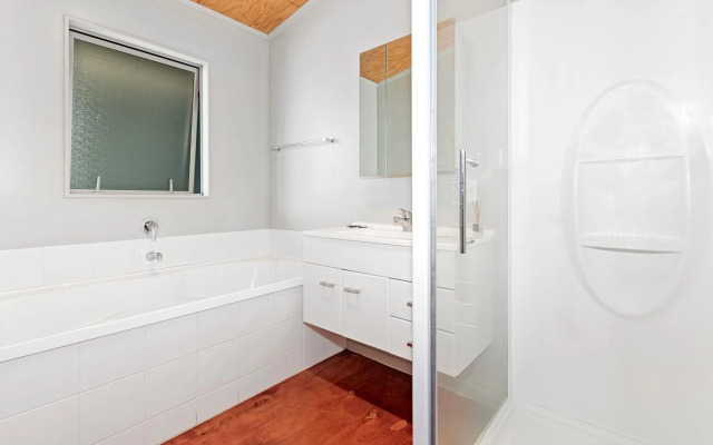 Blue Crush Villa - Mangawhai Heads Holiday Home