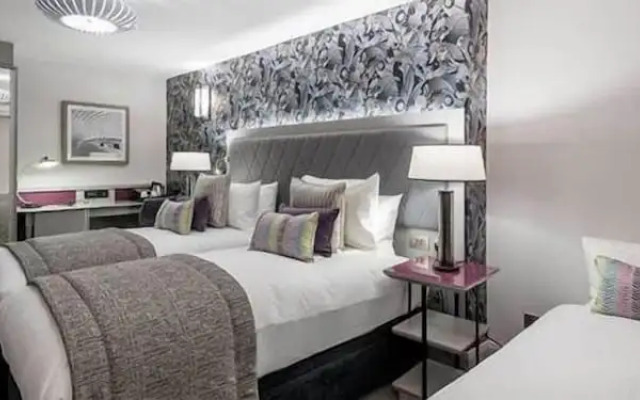 McLure Inn and Suites