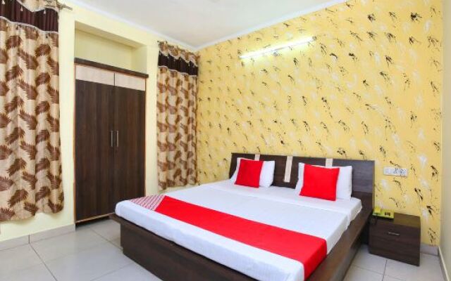 OYO 19765 Royal Guest House