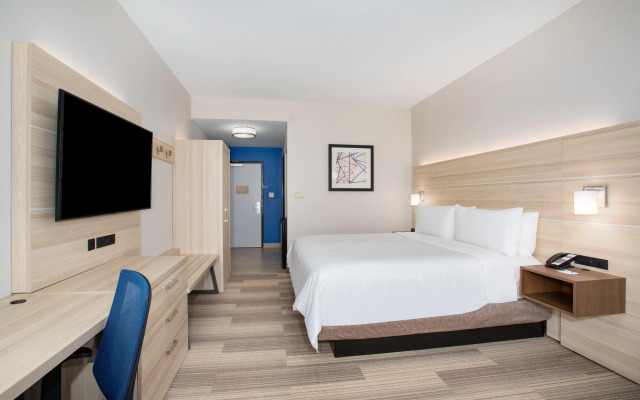 Holiday Inn Express & Suites Phoenix - Glendale Sports Dist by IHG