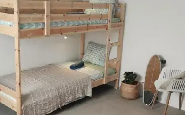 Lorenzo's Bed & Surf Apartment
