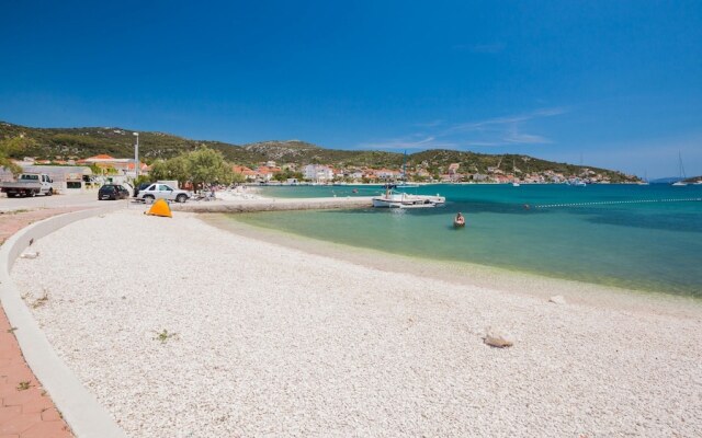 2 - Modern Apartment With Garden, 80m From Beach