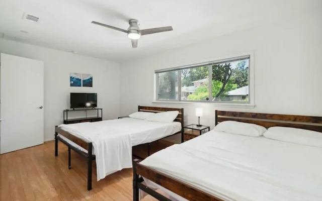 Quiet 4 Bedroom Home Located off Sola