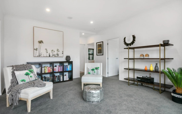 Sky Above Beach Below - Waihi Beach Holiday Home