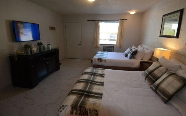 Christina Lake Motel and RV Park