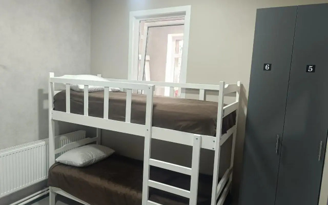 Guest house, Hostel