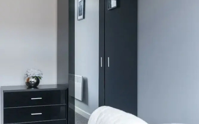 PM & Charles Luxury Apartments - 2 Bedroom - City Center - Parking