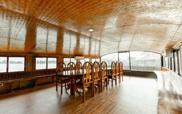 OYO 24146 Houseboat Anugraha 6bhk