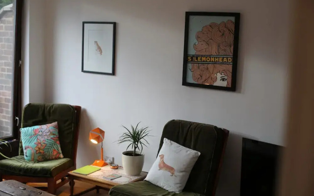 Trendy Notting Hill 1 Bedroom Apartment With Balcony