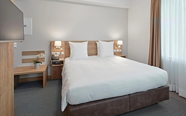 City Hotel