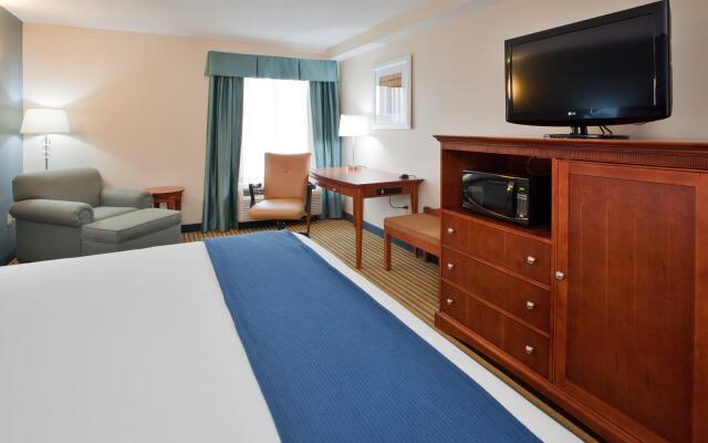 Holiday Inn Express Hotel & Suites Fredericksburg, an IHG Hotel