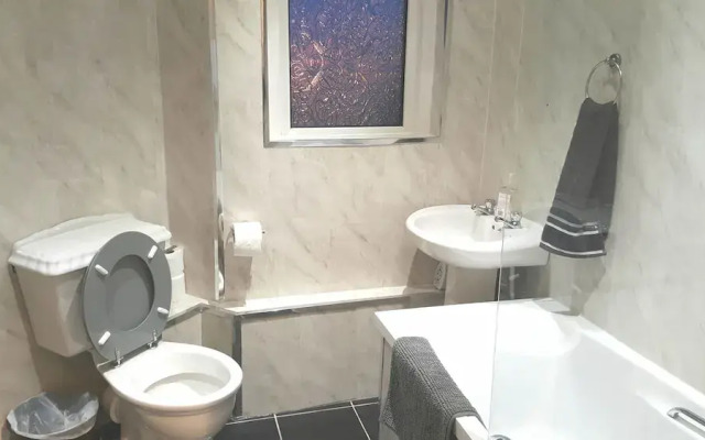Dragon - Queen Vic House 2 Bedroom Home