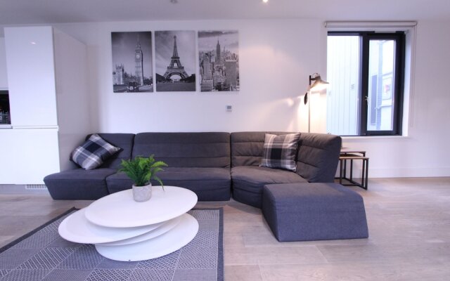 Modern 2 Bedroom Apart in heart London