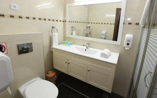 Avi's Suites - 44 Hativat Hanegev