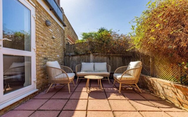 The Fulham Bolthole - Beckoning 2bdr Flat With Garden