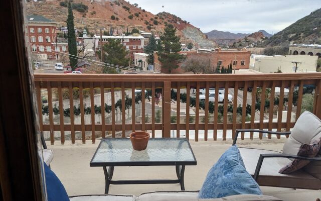 The Oliver House - Adults Only