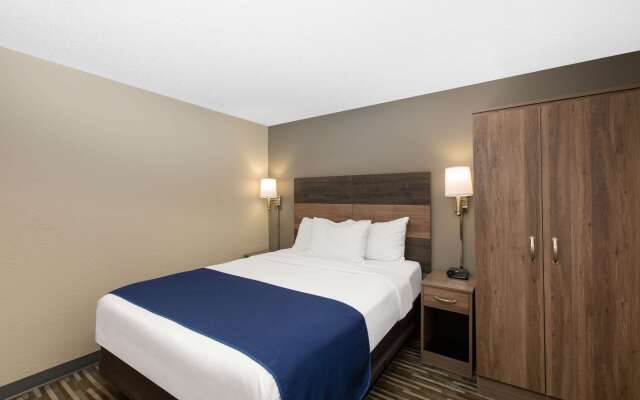 Days Inn & Suites by Wyndham Wisconsin Dells