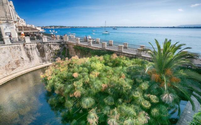 CENTER HOUSE - Apartment with Balcony Ortigia Wifi