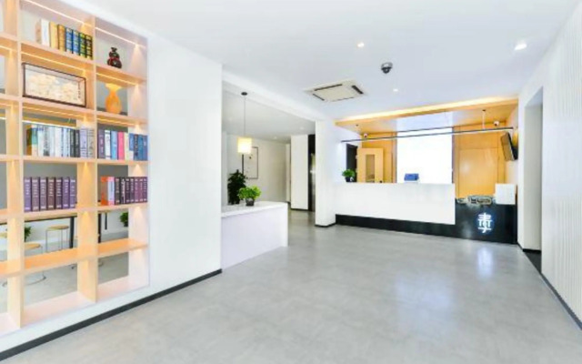 Changee Hotel (Shanghai Caolu Minlei Road Subway Station Shangchuan Road)