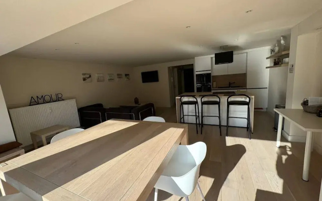 Modern Flat With Garden