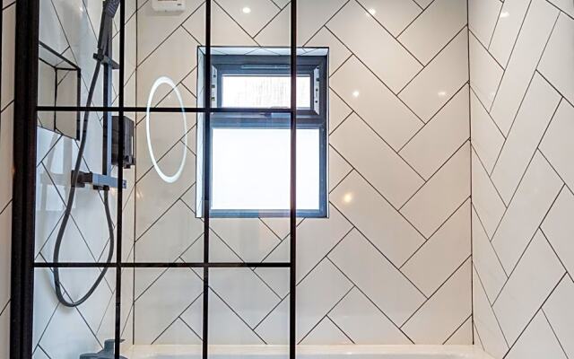 Riize Rooms - Self Check In Boutique Hotel