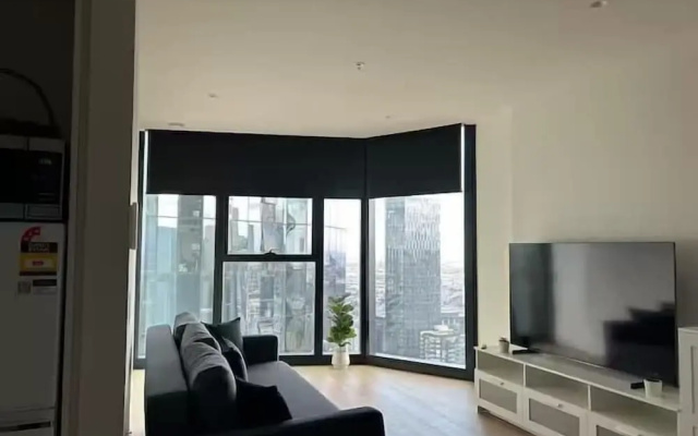 Modern 1BR With Breathtaking Views – Guest Rooms – Melbourne