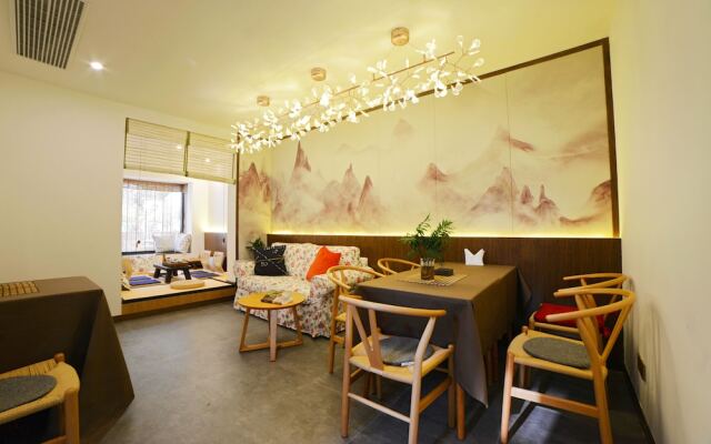 Hangzhou PuYu Travelling with Hotel