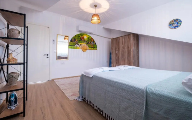 Central Villa Near Sea With Balcony in Fethiye