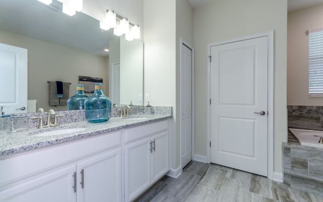 Gorgeous Home W/private Pool & Spa Sleeps 25!