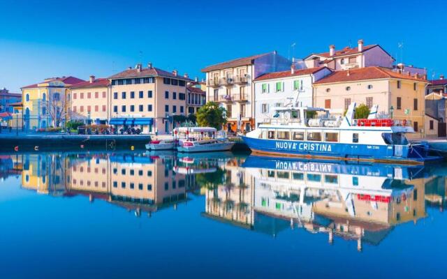 Bright Flat 30mt From the Beach