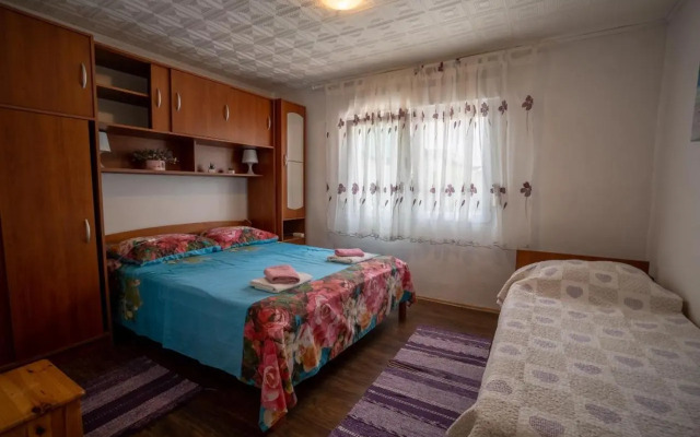 Apartman Mira II