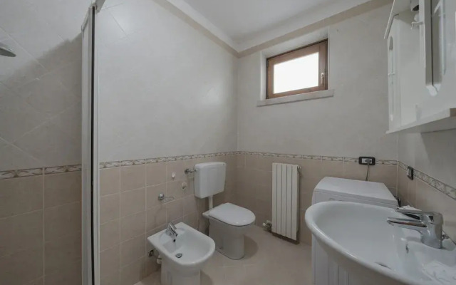 Apt24 - Trilocale Vicino al Lago con Posto Auto
