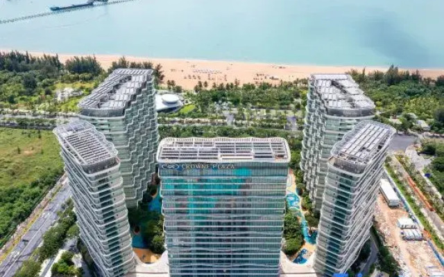 Sanya Yazhou Bay sea waves travel luxury seascape apartment