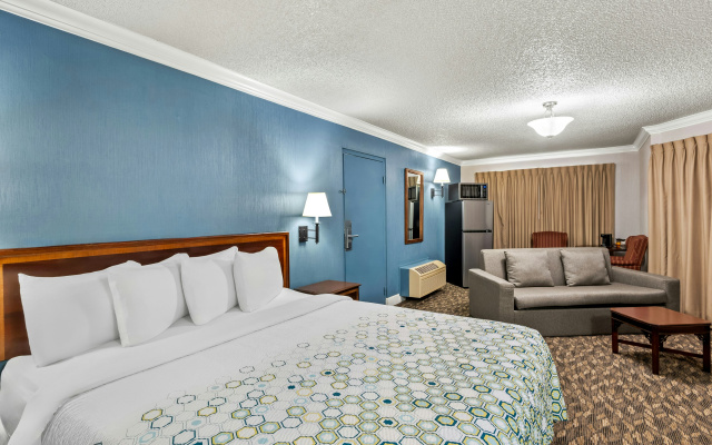 HomeTowne Studios by Red Roof Yuba City Bonanza – Marysville