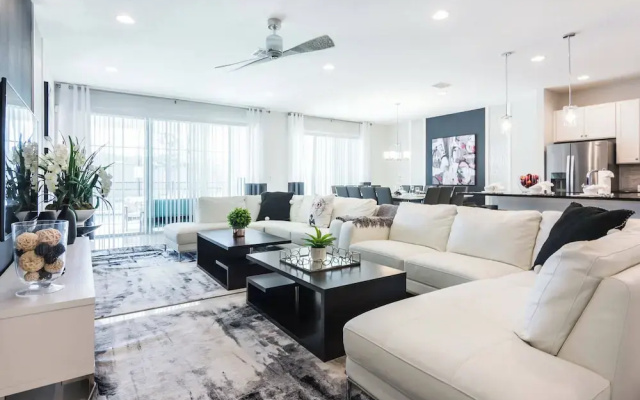 Relax in Style: Elegant Vacation Home in Orlando