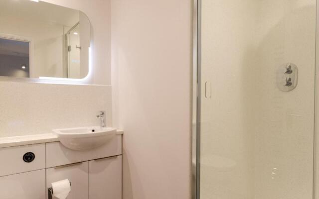 Waters Edge Balcony Apartment