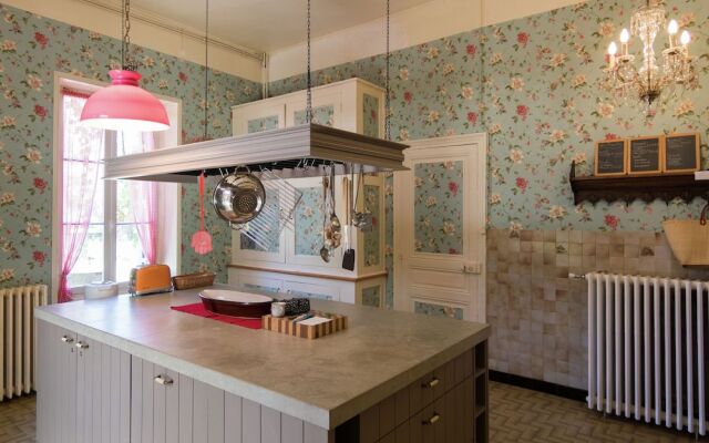 Charming Mansion in Brouchaud With Swimming Pool