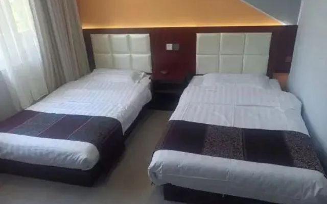 Home Inn Huaxuan Hotel (Duolun Longzehu Branch)