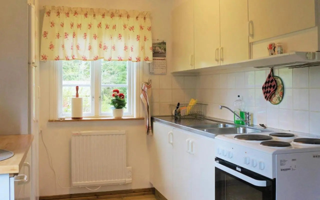 Two-Bedroom Holiday home in Åsarp 3