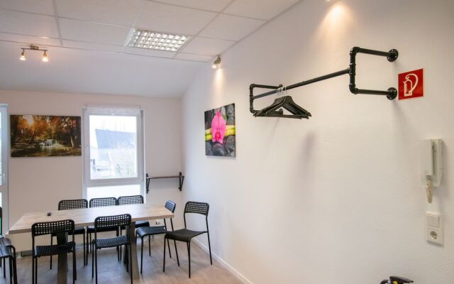 Airport 3 Room Apartment