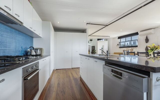 StayCentral - Fitzroy Converted Warehouse Penthouse