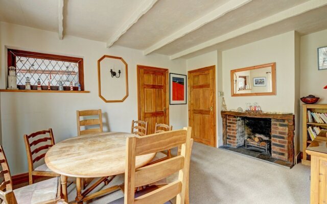 Modern Holiday Home in Tenby With Patio