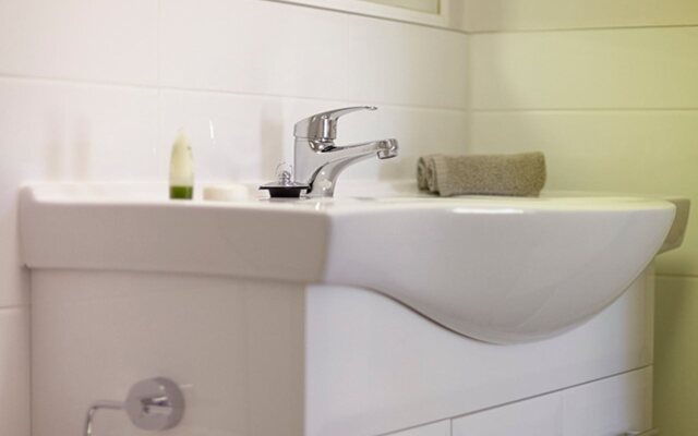 The Lodge Motel, Newman