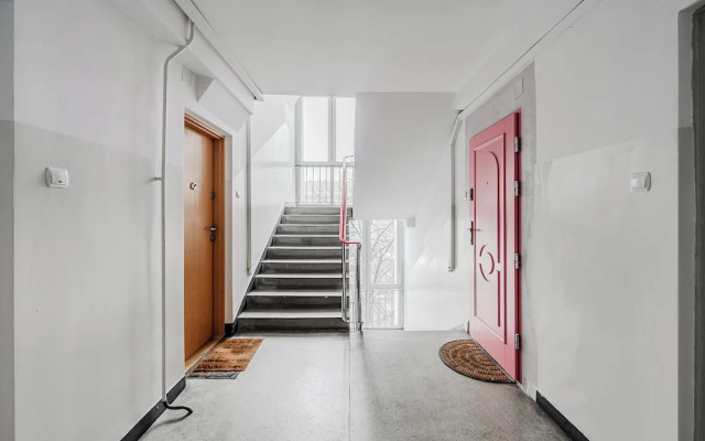 Lumina opposite the Palace of Culture