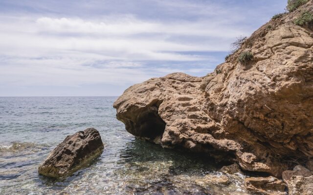 Luxury Villa With Pool And Sea View..!