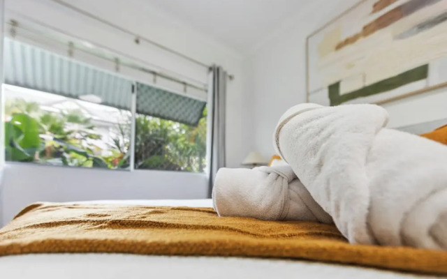 Cairns Tropical Bliss Swim In - Out Apt