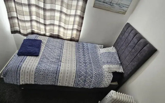 Cozy 3-bed House in Dagenham